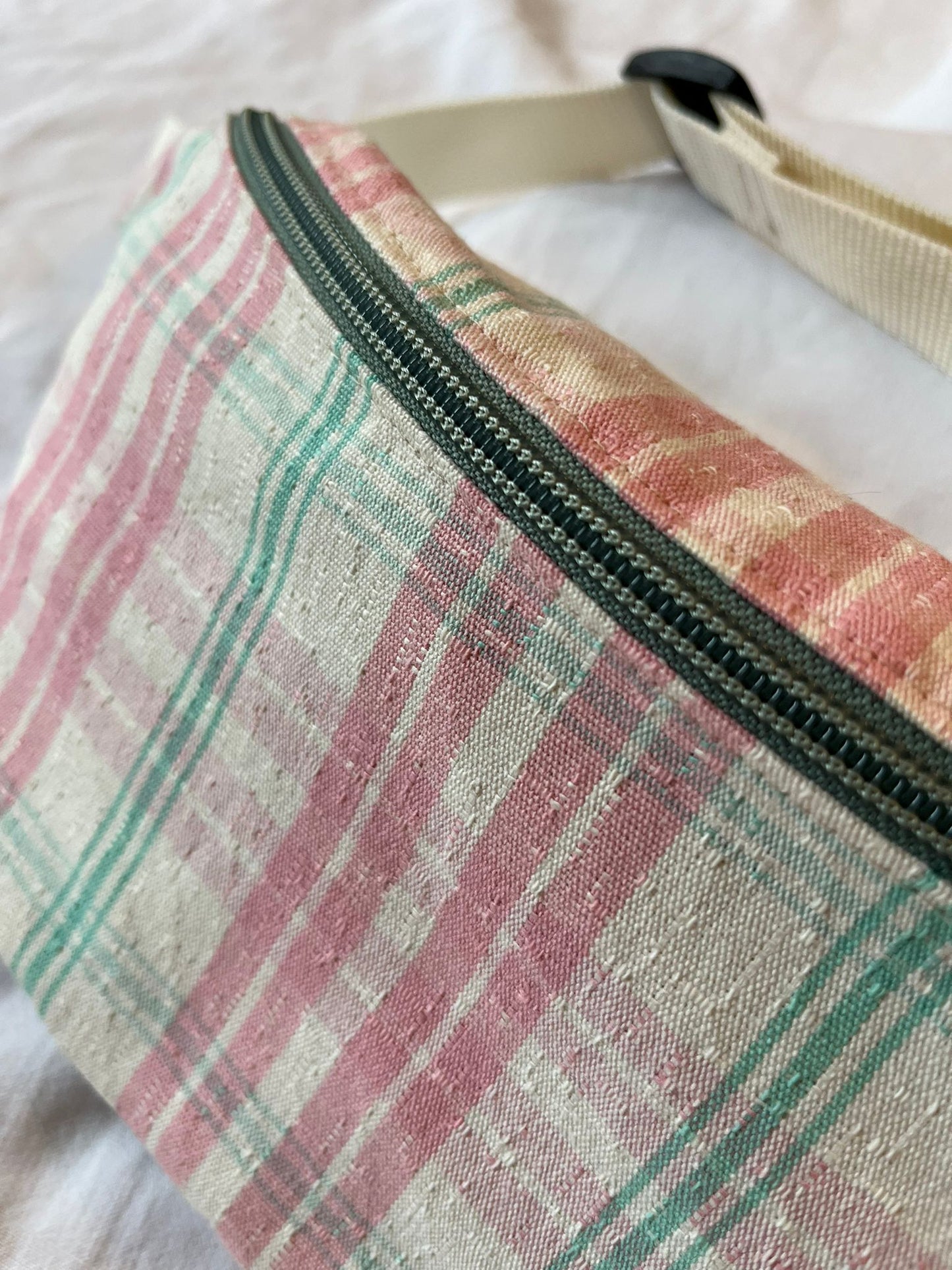 Banane midi rose et vert à carreaux