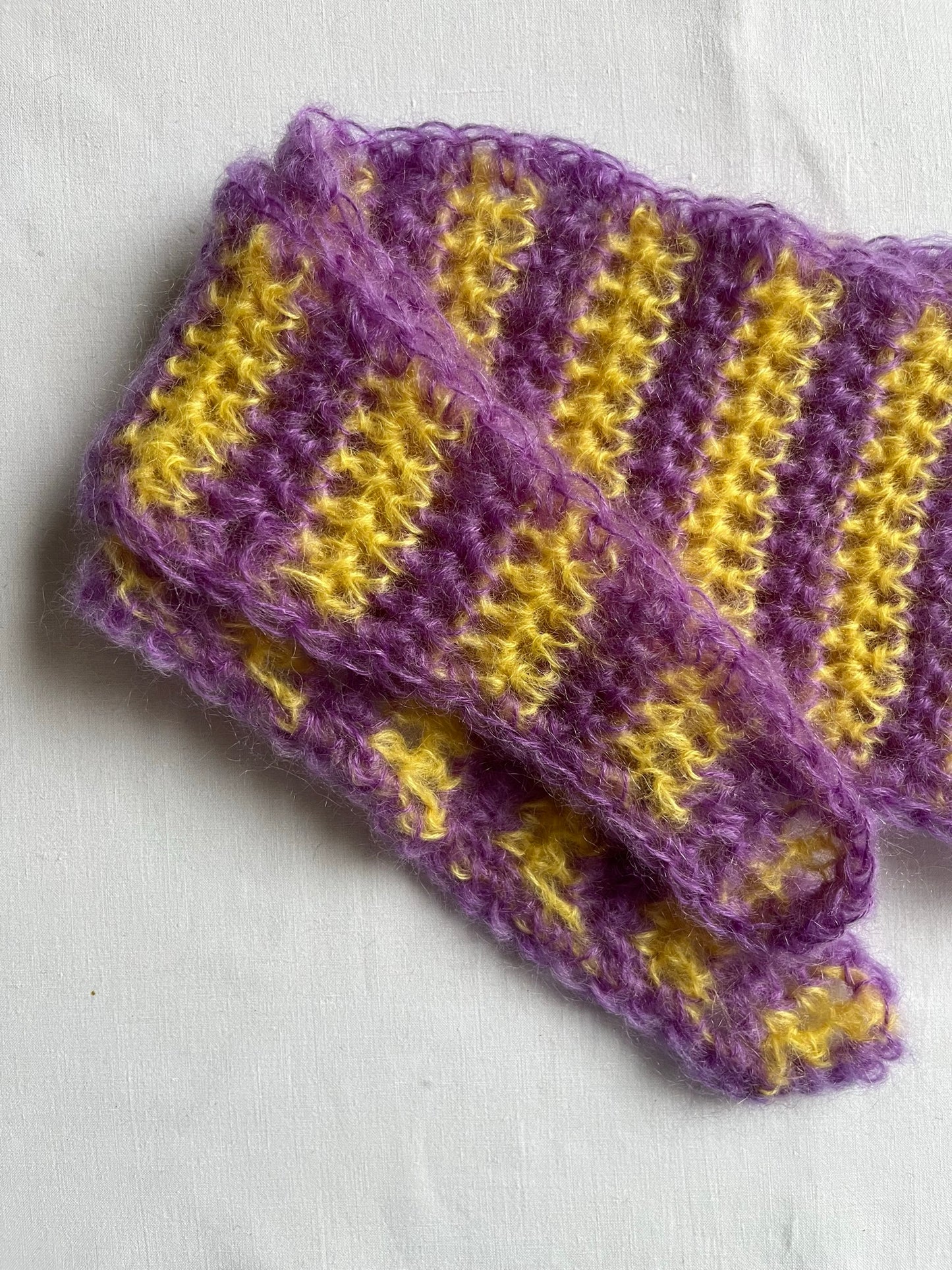 Tour de cou mohair violet et jaune