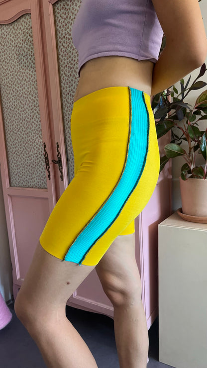 Cycliste jaune et bleu