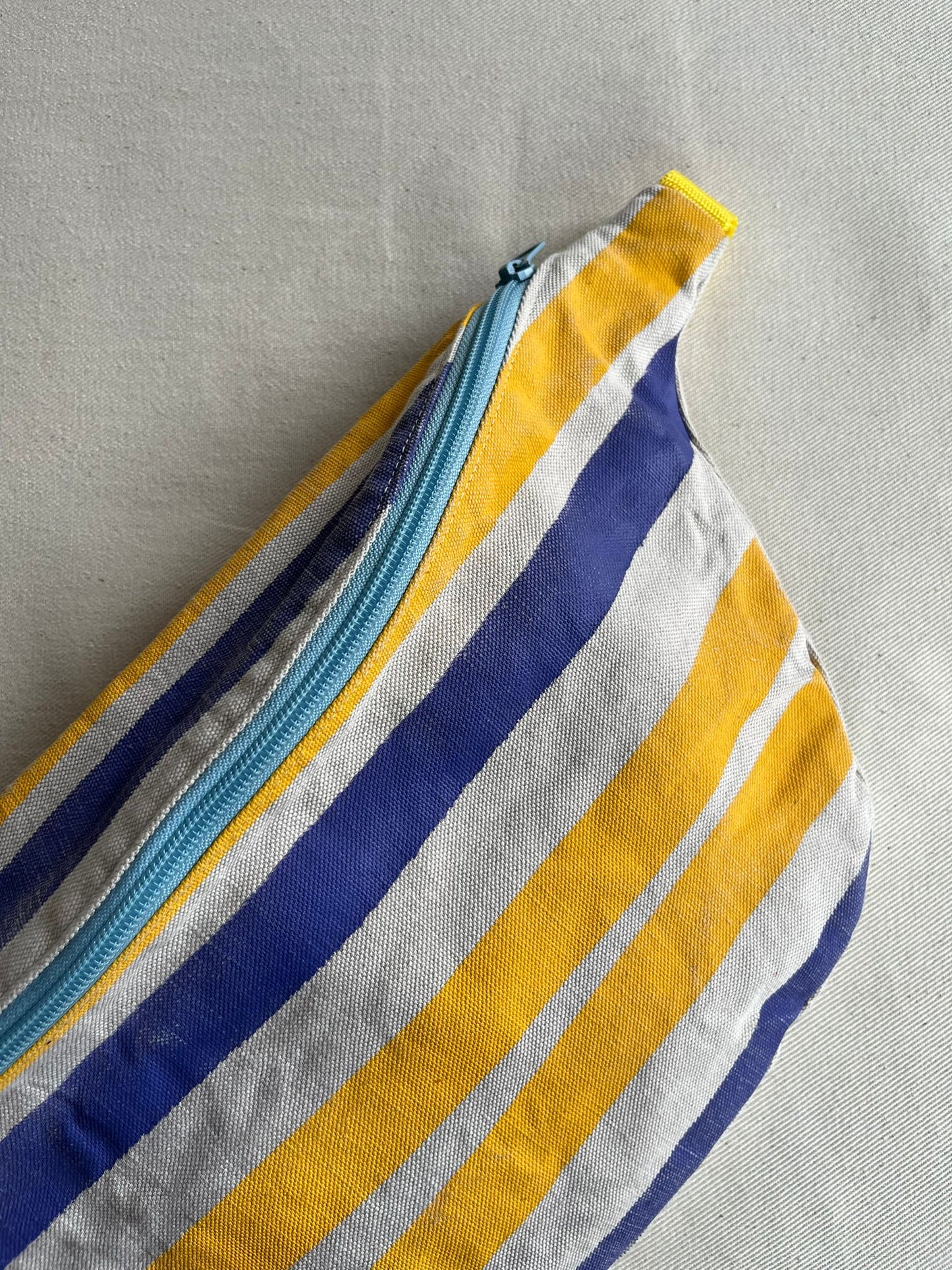 Banane Parasol maxi bleue et jaune